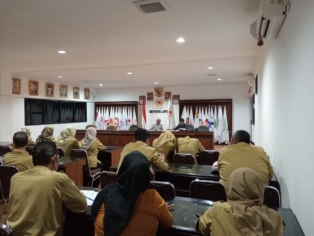 Rapat Perdana Kepala Kesekretariatan KONI Lampung Bersama Seluruh Staf