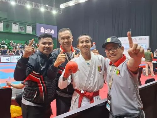 Fahrel Apriansyah Amartha meraih medali emas karate kelas Kumite -60 kg di PON Beladiri 2025