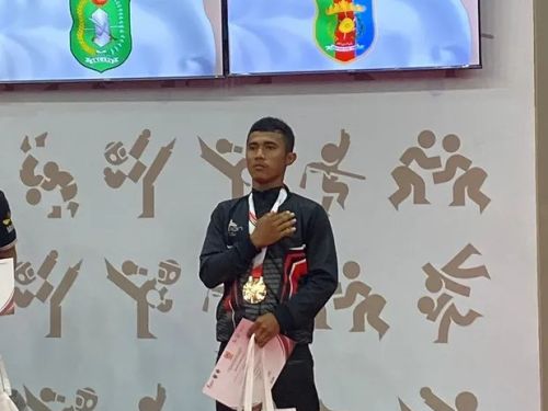 Maulana Abi Tama meraih medali perunggu Sambo PON Beladiri 2025 dan mempersembahkannya untuk orang tua