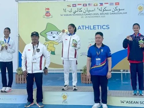 Novi Anggun Lestari meraih medali emas 400 meter gawang putri di ASEAN Schools Games 2025 di Brunei Darussalam